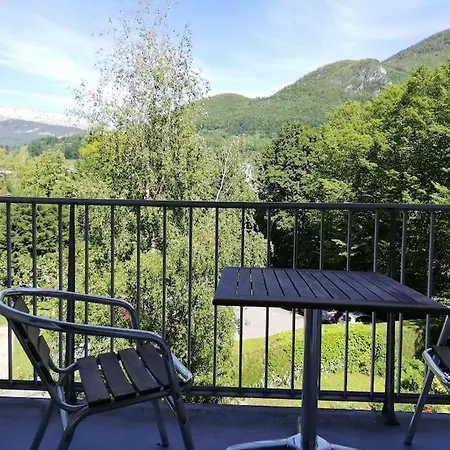 Les Muriers Proche Lac, Terrasse Et Parking